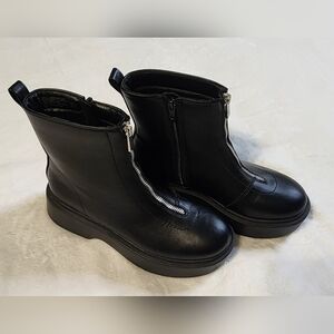 Portland Boot Company Black Lug Sole Ankle‎ Boots for Women, Size 7, EUC